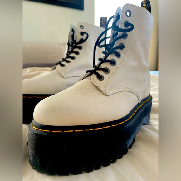 1460 PASCAL MAX LEATHER PLATFORM BOOTS US9 - Picture 1 of 5